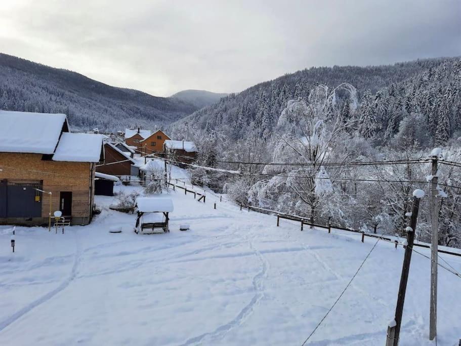 Cottage "Kliverent" Яремче Екстер'єр фото